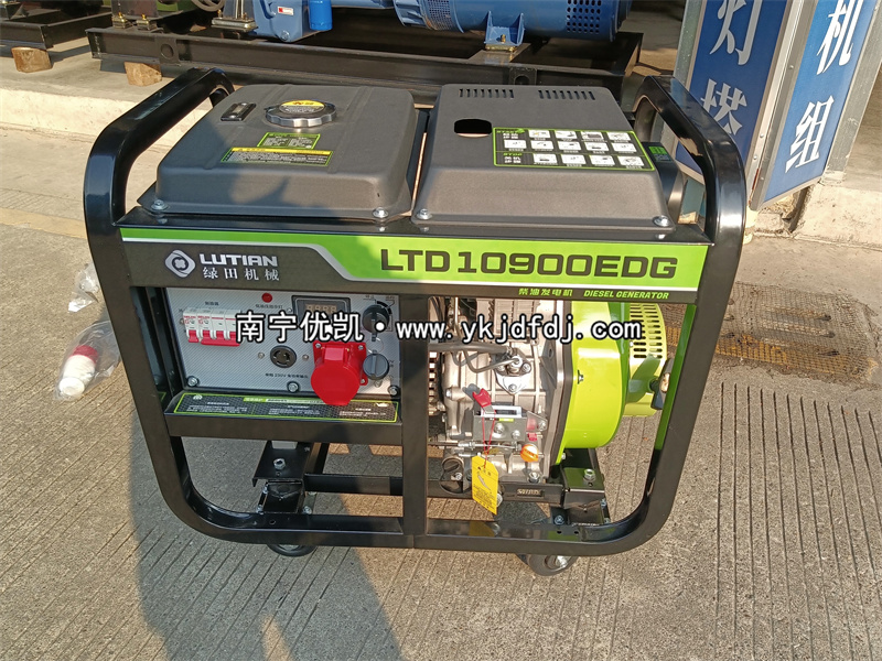2025年1月20日，客戶到店自提并試機(jī)8KW柴油發(fā)電機(jī)組
